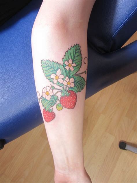 Más de 150 mejores tatuajes de fresas con significado para。